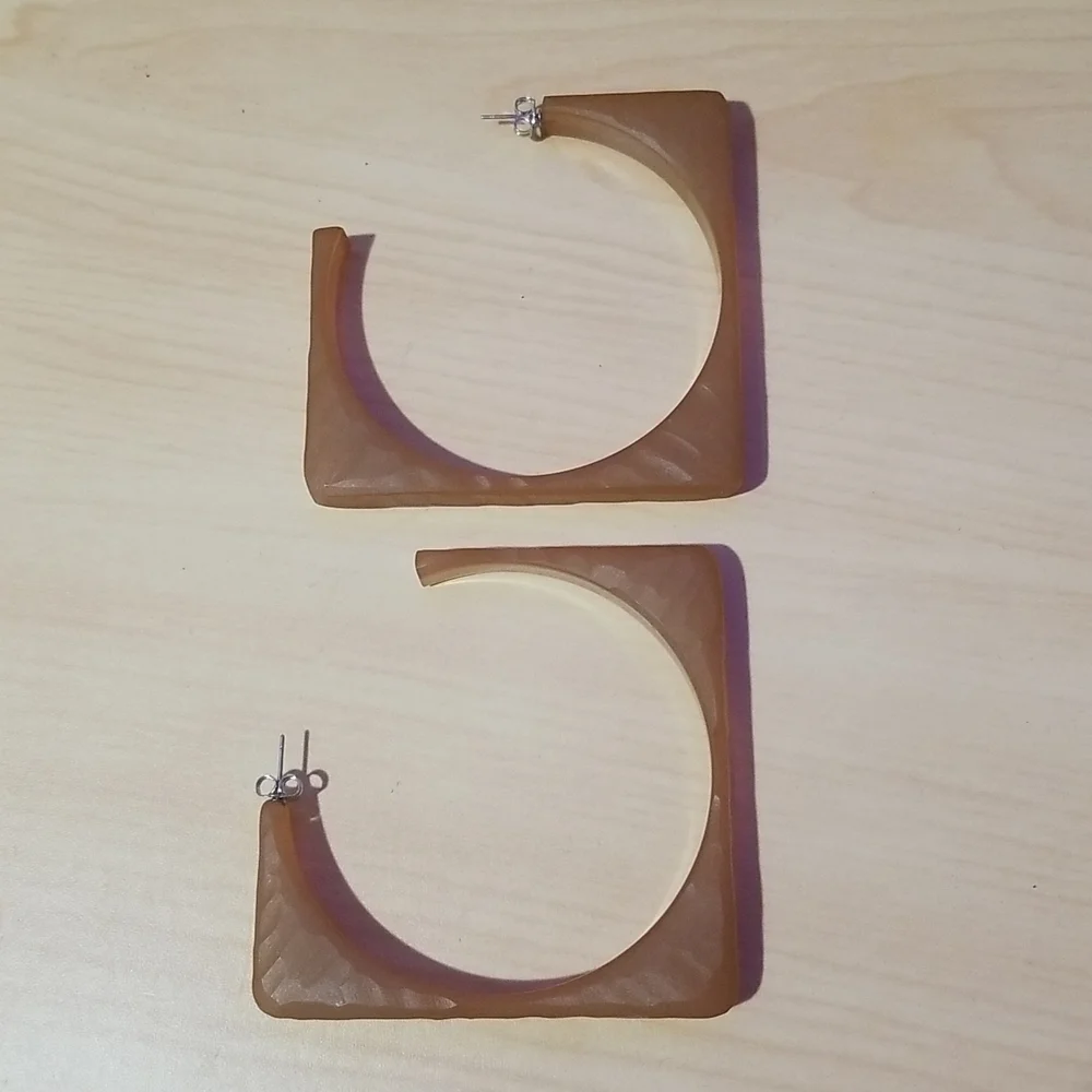 💕RACHEL COMEY💕 Tuck Acrylic Square Hoop Earrings ~ Amber NWOT - Picture 6 of 7